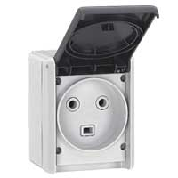 Розетка 32 A - Программа Plexo - 2К+3 - 230 В - IP 55-IK 08 - для накладного монтажа - серый Розетка 32 A - Программа Plexo - 2К+3 - 230 В - IP 55-IK 08 - для накладного монтажа - серый