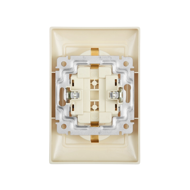 ������� ������������� � �����������  Legrand Valena (�������� �����)