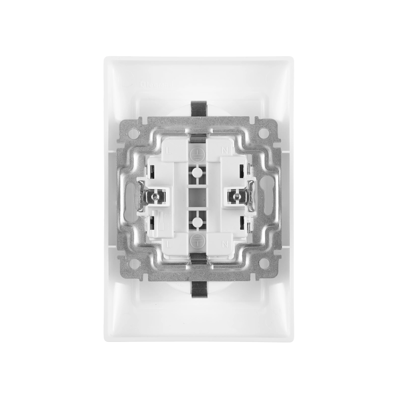 ������� ������������� � �����������  �� ��������  Legrand Valena (�����)