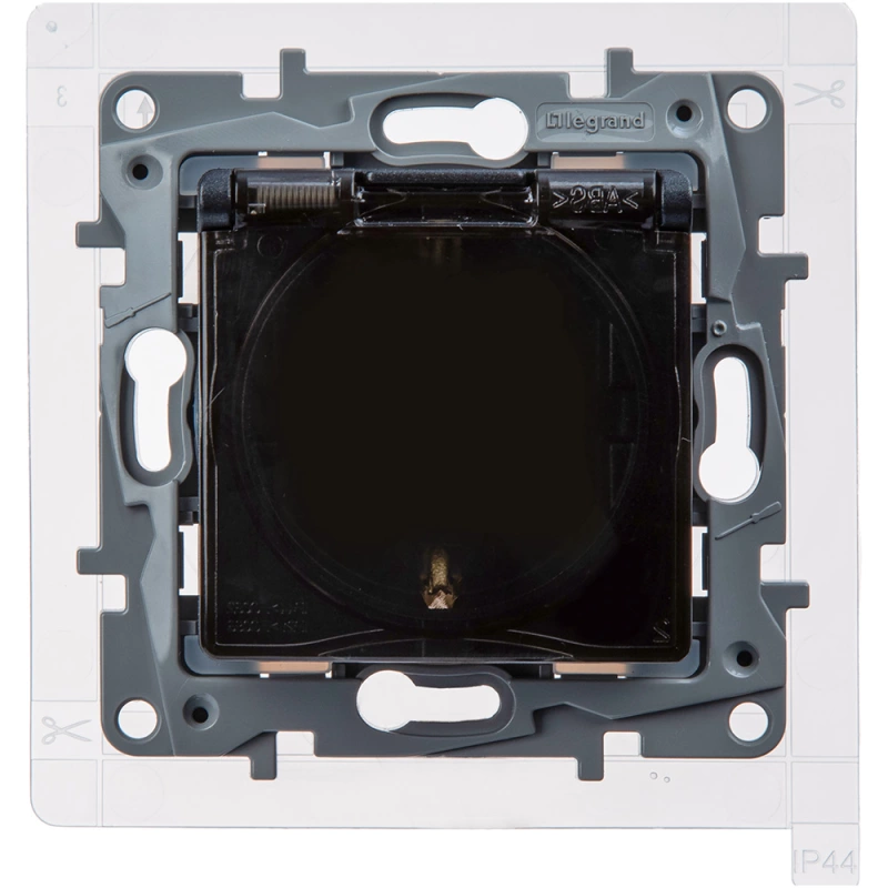    IP44 Legrand      ()