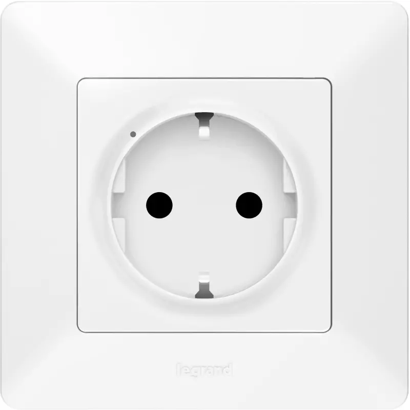 Управляемая электророзетка Legrand Valena Life (белый) Управляемая электророзетка Legrand Valena Life (белый)