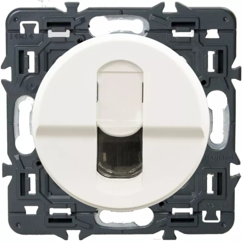 Розетка компьютерная RJ45 - 1 разъем Legrand Celiane с лицевой панелью (белый) Розетка компьютерная RJ45 - 1 разъем Legrand Celiane с лицевой панелью (белый)