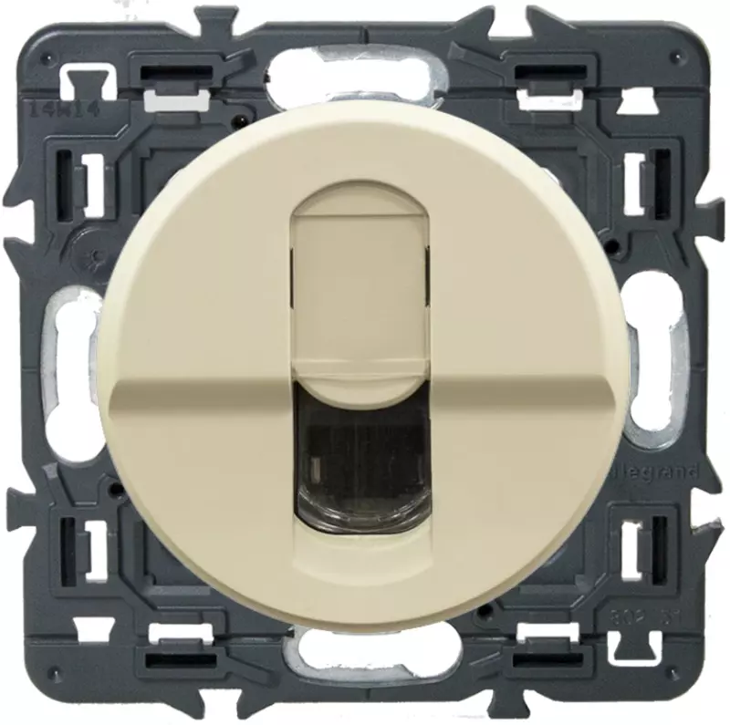 Розетка компьютерная RJ45 - 1 разъем Legrand Celiane с лицевой панелью (слоновая кость) Розетка компьютерная RJ45 - 1 разъем Legrand Celiane с лицевой панелью (слоновая кость)