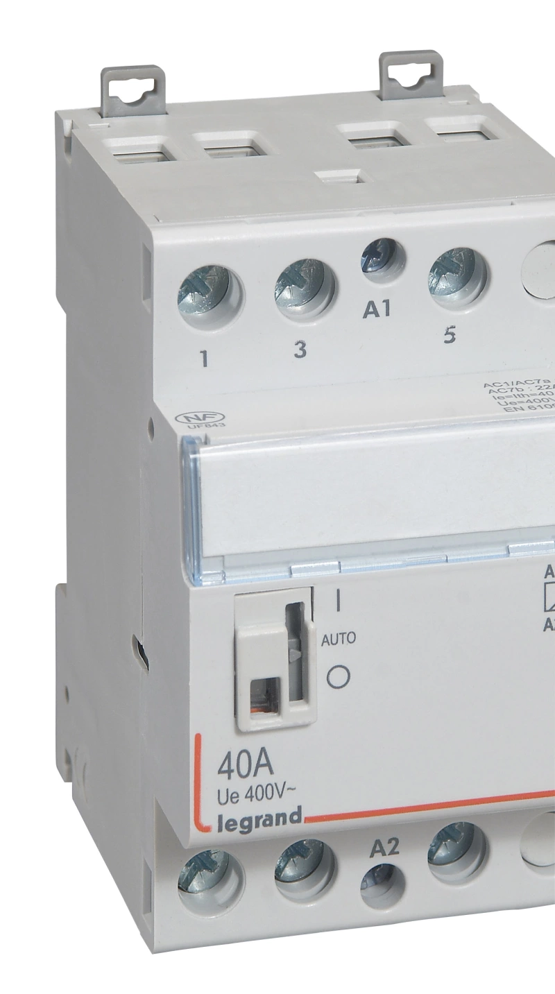 Контактор 230V 3НО 40А с ручкой управления CX3 Контактор 230V 3НО 40А с ручкой управления CX3