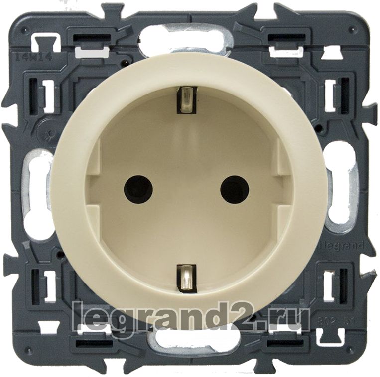 Розетка электрическая Legrand со шторками (Слоновая кость) Розетка электрическая Legrand со шторками (Слоновая кость)