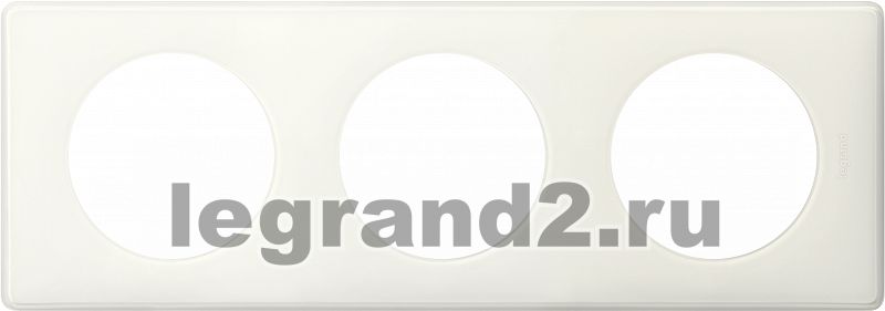 Рамка трёхместная Legrand Celiane (белый глянец) Рамка трёхместная Legrand Celiane (белый глянец)